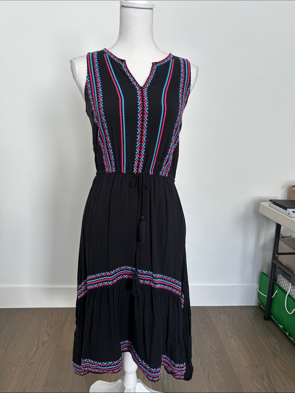 ANDREE BY UNIT Black Sleeveless Embroidered Midi Dress with Pink & Blue Trim